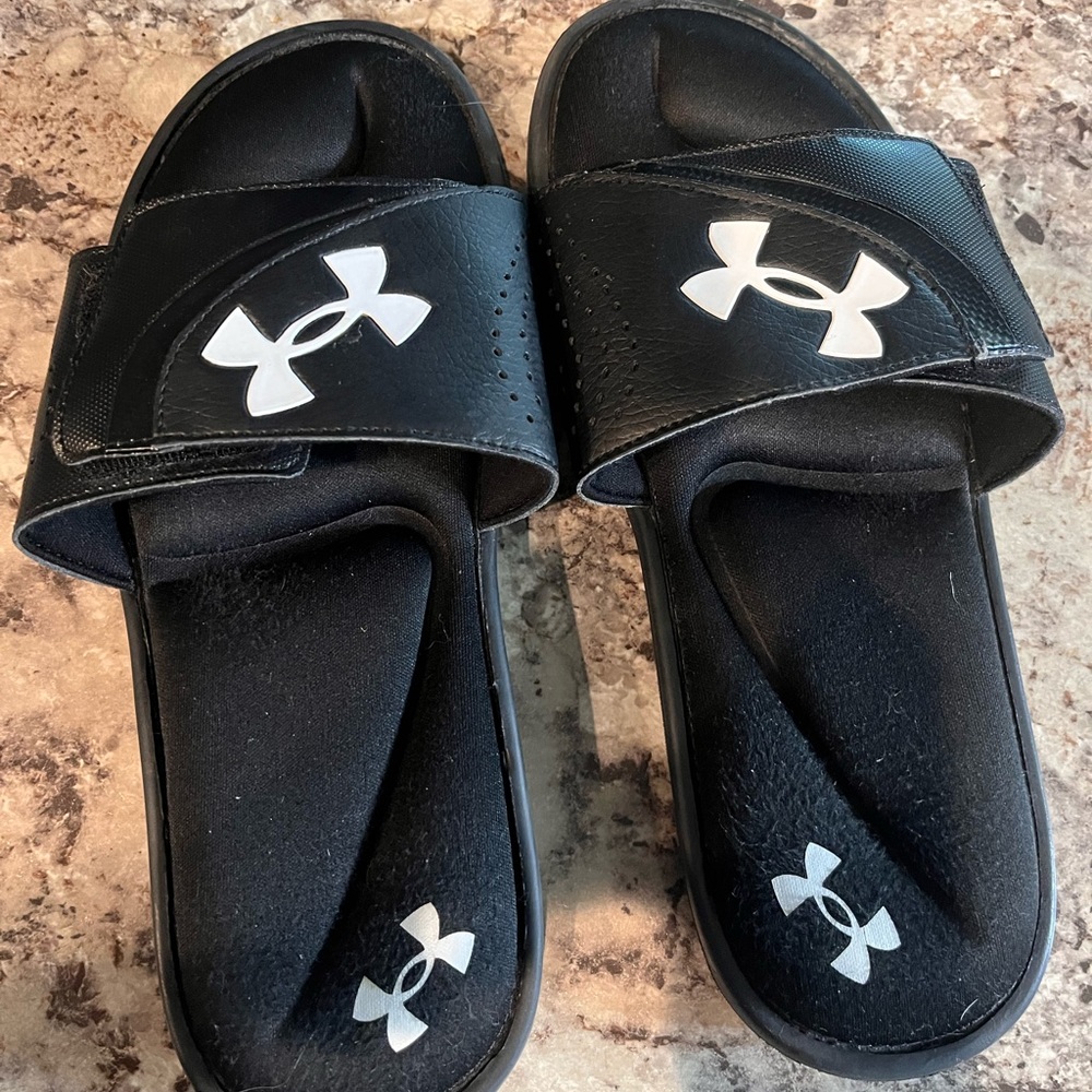 Men’s sz10 Under Armour slides